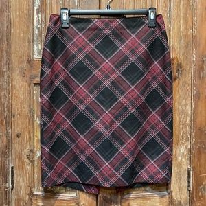 WHBM burgundy and black tartan plaid pencil skirt, Sz 0